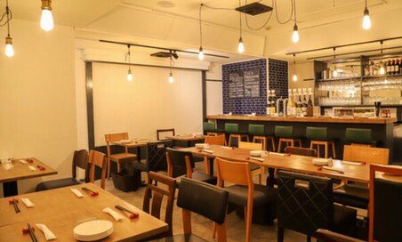 八丁堀 八百屋バル 店内